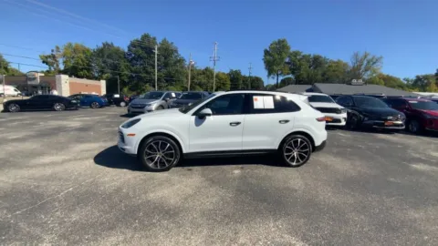 More photos of 2019 Porsche Cayenne S Sport Utility 4D at Mathis Motors, MO