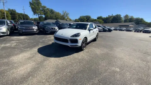 More photos of 2019 Porsche Cayenne S Sport Utility 4D at Mathis Motors, MO