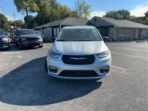 More photos of 2024 Chrysler Pacifica Touring L Van 4D at Mathis Motors, MO