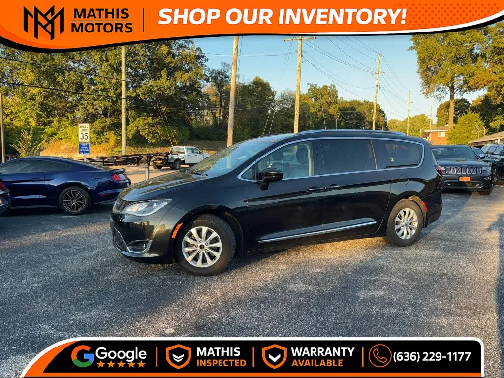 Black 2018 Chrysler Pacifica Touring L Minivan 4D for sale in Saint Charles, MO