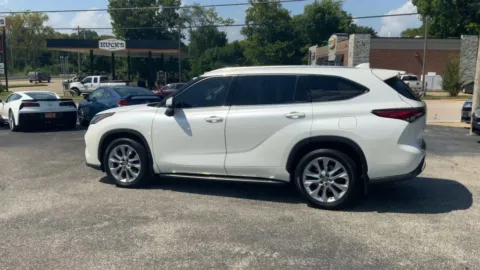 More photos of 2020 Toyota Highlander Limited Sport Utility 4D at Mathis Motors, MO