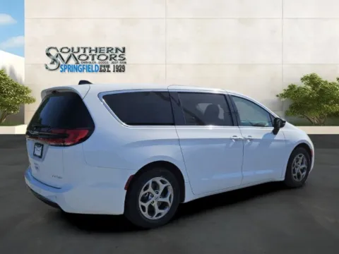 More photos of 2024 Chrysler Pacifica Limited at Southern Motors Springfield Chrysler Dodge Jeep Ram, GA