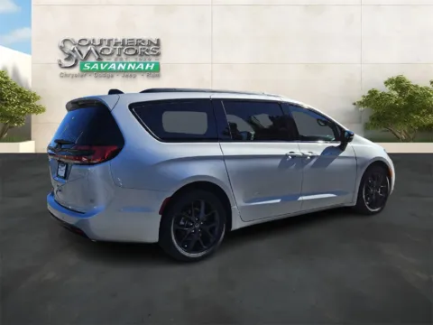 More photos of 2026 Chrysler Pacifica Select at Southern Motors Savannah Chrysler Dodge Jeep Ram, GA