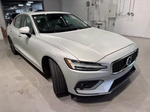 More photos of 2019 Volvo S60 T6 Inscription at Fishers Imports - North West, IN