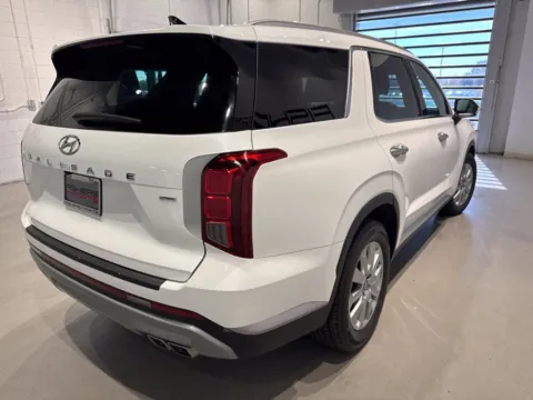 More photos of 2024 Hyundai Palisade SEL at Fishers Imports - North West, IN