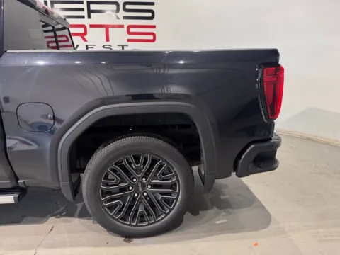 More photos of 2022 GMC Sierra 1500 Denali Ultimate at Fishers Imports - North West, IN