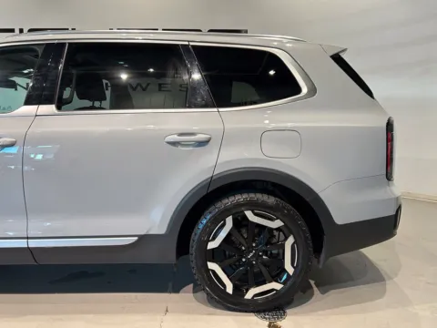 More photos of 2023 Kia Telluride EX at Fishers Imports - North West, IN