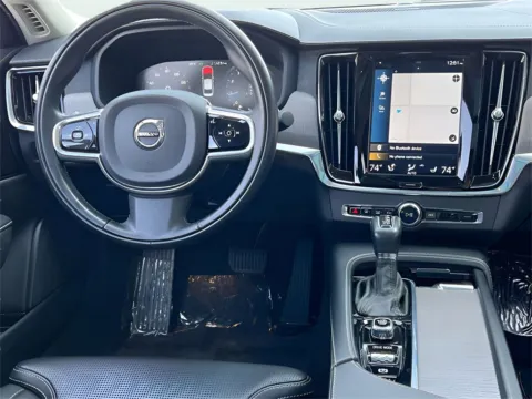 More photos of 2021 Volvo S90 Inscription at Noblesville Imports, IN