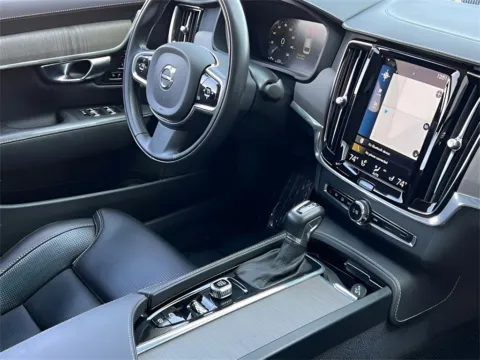 More photos of 2021 Volvo S90 Inscription at Noblesville Imports, IN