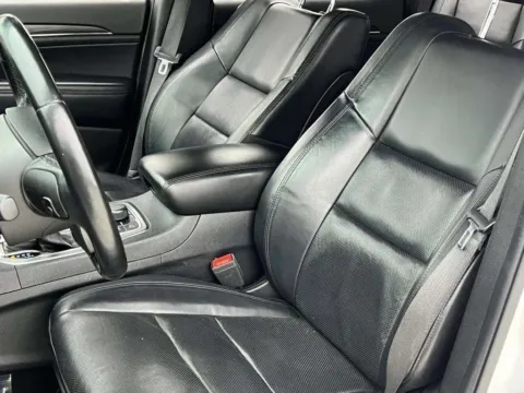 More photos of 2020 Jeep Grand Cherokee Limited at Noblesville Imports, IN