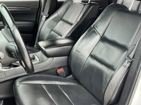 More photos of 2020 Jeep Grand Cherokee Limited at Noblesville Imports, IN