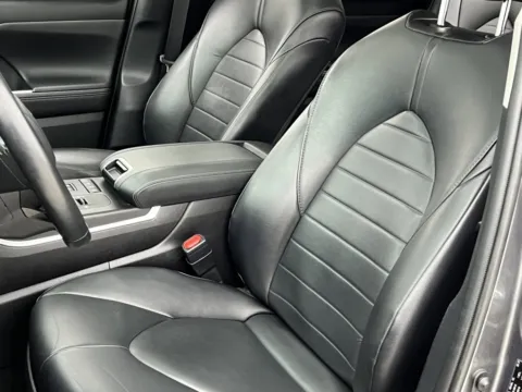 More photos of 2020 Toyota Highlander Hybrid XLE at Noblesville Imports, IN