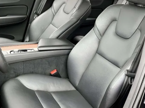 More photos of 2023 Volvo XC60 Plus Bright Theme at Noblesville Imports, IN