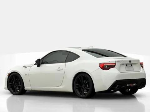 More photos of 2017 Toyota 86 at Noblesville Imports, IN