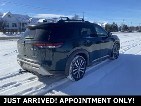 More photos of 2022 Nissan Pathfinder Platinum at Noblesville Imports, IN