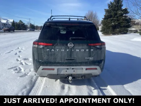 More photos of 2022 Nissan Pathfinder Platinum at Noblesville Imports, IN