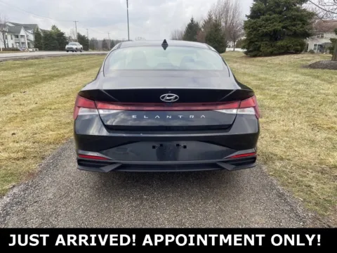 More photos of 2021 Hyundai Elantra SE at Noblesville Imports, IN