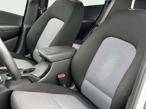 More photos of 2021 Hyundai Kona SEL at Noblesville Imports, IN