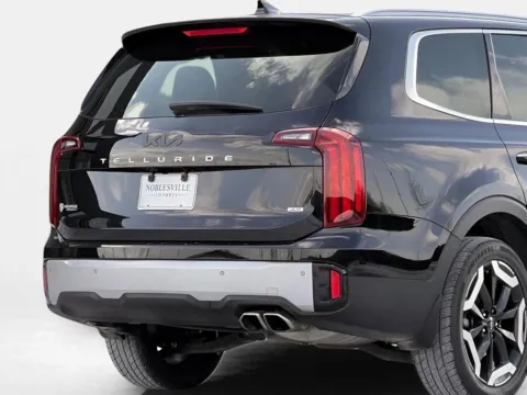 More photos of 2023 Kia Telluride S at Noblesville Imports, IN