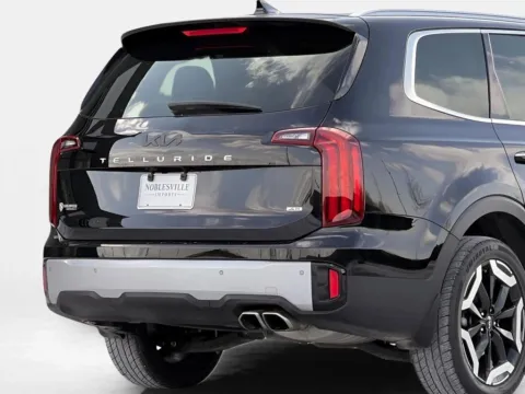 More photos of 2023 Kia Telluride S at Noblesville Imports, IN