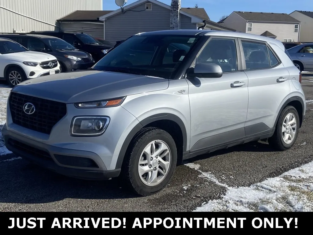 Silver 2022 Hyundai Venue SE for sale in Noblesville, IN