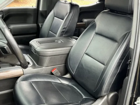 More photos of 2020 Chevrolet Silverado 1500 RST at Noblesville Imports, IN