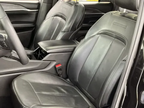 More photos of 2022 Jeep Grand Cherokee 4xe Overland at Noblesville Imports, IN