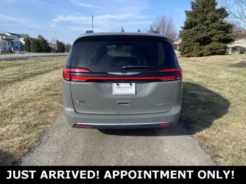 More photos of 2022 Chrysler Pacifica Limited at Noblesville Imports, IN