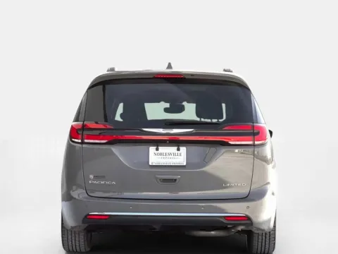 More photos of 2022 Chrysler Pacifica Limited at Noblesville Imports, IN