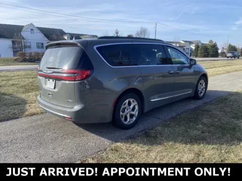 More photos of 2022 Chrysler Pacifica Limited at Noblesville Imports, IN