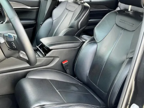 More photos of 2022 Jeep Grand Cherokee L Overland at Noblesville Imports, IN