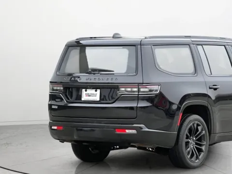 More photos of 2022 Jeep Grand Wagoneer Series II at Noblesville Imports, IN