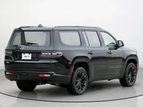 More photos of 2022 Jeep Grand Wagoneer Series II at Noblesville Imports, IN