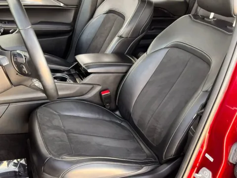 More photos of 2022 Jeep Grand Cherokee Altitude at Noblesville Imports, IN