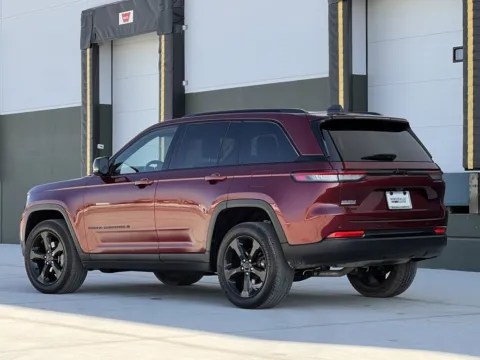 More photos of 2022 Jeep Grand Cherokee Altitude at Noblesville Imports, IN