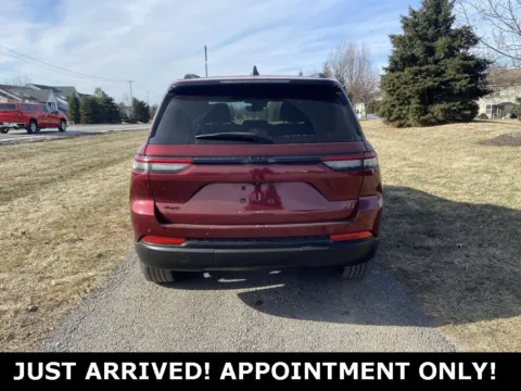 More photos of 2022 Jeep Grand Cherokee Altitude at Noblesville Imports, IN