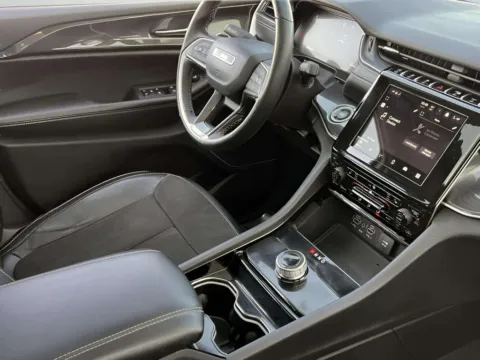 More photos of 2022 Jeep Grand Cherokee Altitude at Noblesville Imports, IN