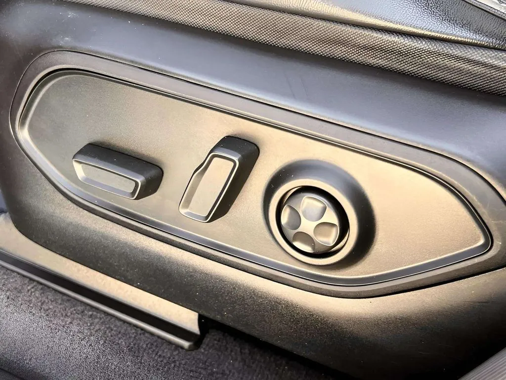 2022 Jeep Grand Cherokee Altitude - Photo 31