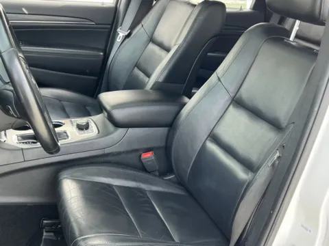 More photos of 2021 Jeep Grand Cherokee Limited at Noblesville Imports, IN