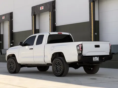 More photos of 2022 Toyota Tacoma SR at Noblesville Imports, IN