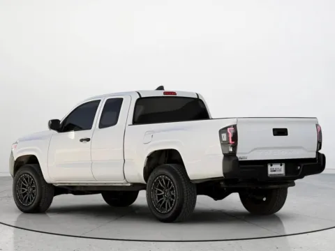 More photos of 2022 Toyota Tacoma SR at Noblesville Imports, IN