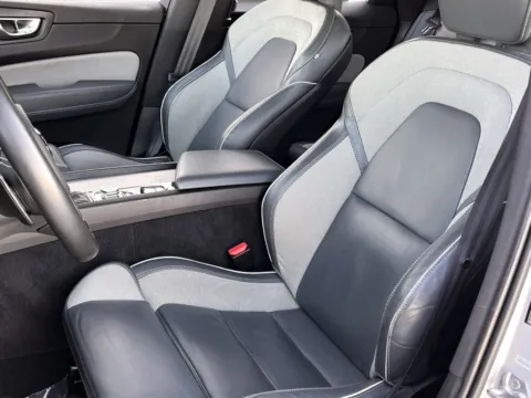 More photos of 2020 Volvo XC60 R-Design at Noblesville Imports, IN