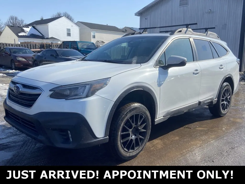 White 2021 Subaru Outback Premium for sale in Noblesville, IN