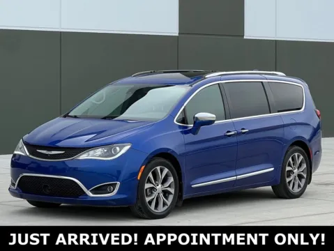 Blue 2018 Chrysler Pacifica Limited for sale in Noblesville, IN