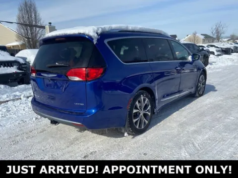 More photos of 2018 Chrysler Pacifica Limited at Noblesville Imports, IN