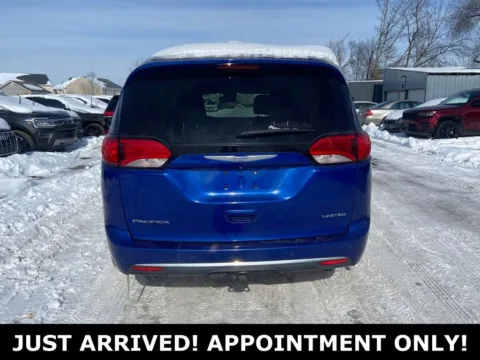 More photos of 2018 Chrysler Pacifica Limited at Noblesville Imports, IN