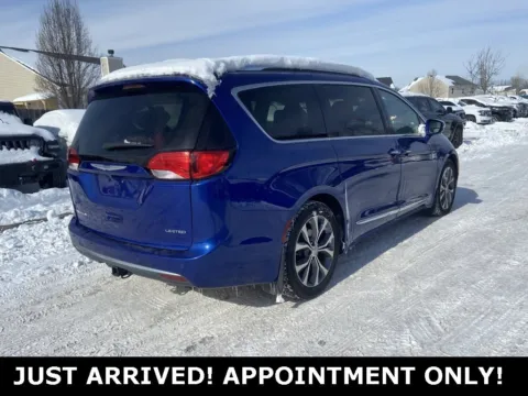 More photos of 2018 Chrysler Pacifica Limited at Noblesville Imports, IN