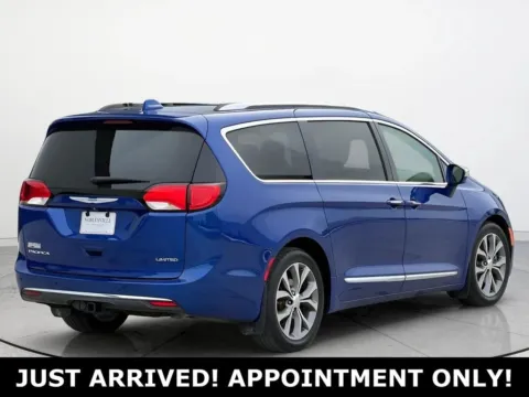 More photos of 2018 Chrysler Pacifica Limited at Noblesville Imports, IN