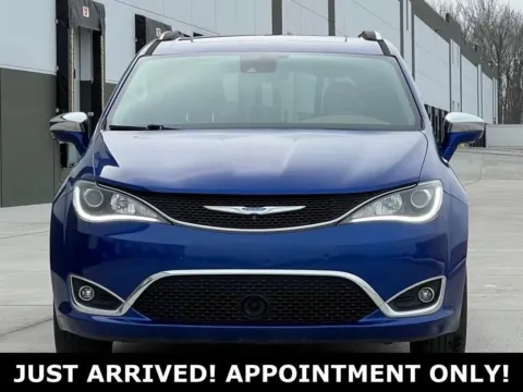 More photos of 2018 Chrysler Pacifica Limited at Noblesville Imports, IN