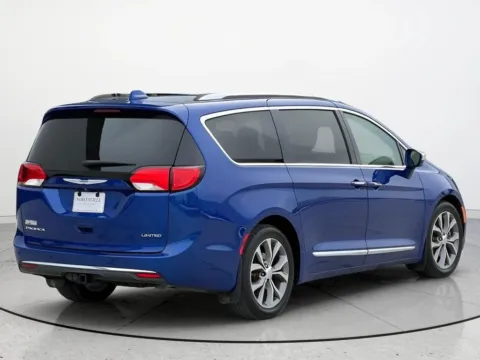 More photos of 2018 Chrysler Pacifica Limited at Noblesville Imports, IN